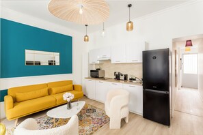 Appartement | Coin séjour | TV connectée, Netflix, services de streaming, espaces bureaux