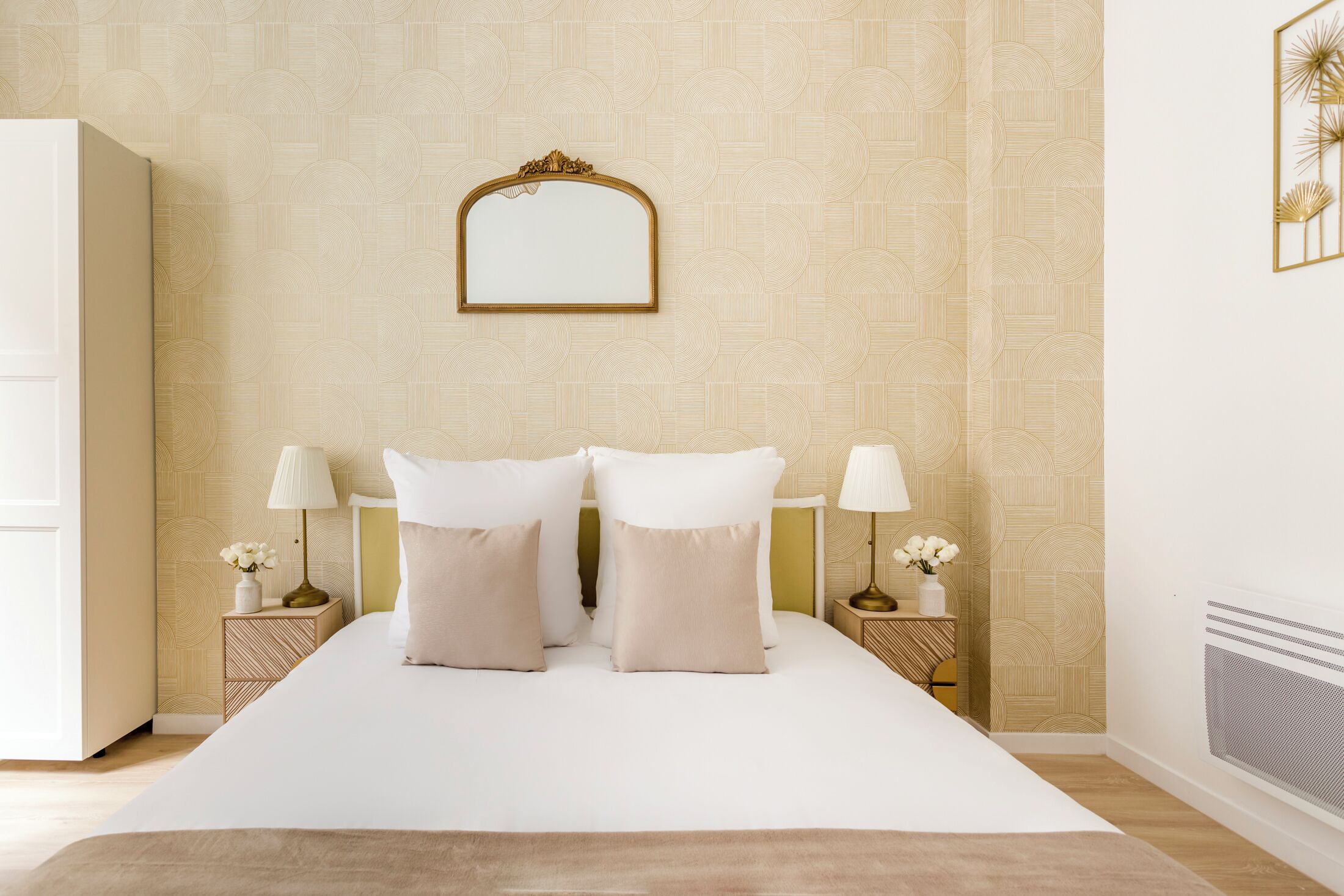 Apartment | Hypo-allergenic bedding, pillowtop beds, in-room safe