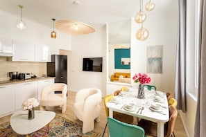 Apartment | Private kitchen | Fridge, microwave, oven, stovetop - Merveil Family Suite - Opera - Turin (Paris)