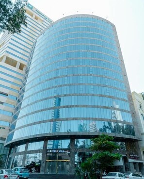 Vista frontal de la propiedad