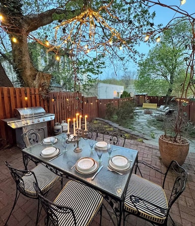 Outdoor dining. Terrific 5-bedroom house with AC in charming Princeton