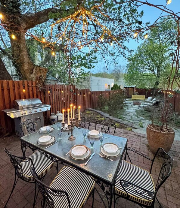 Outdoor dining - Terrific 5-bedroom house with AC in charming Princeton (Princeton)