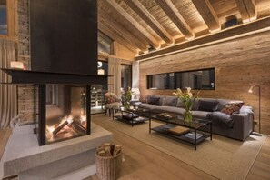 Chalet, 6 Bedrooms, Accessible, Smoking | Living room