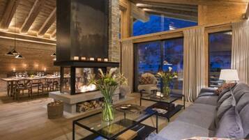 Chalet, 6 Bedrooms, Accessible, Smoking | Dining room