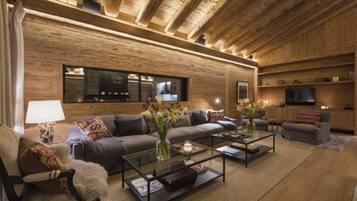 Chalet, 6 Bedrooms, Accessible, Smoking | Living room
