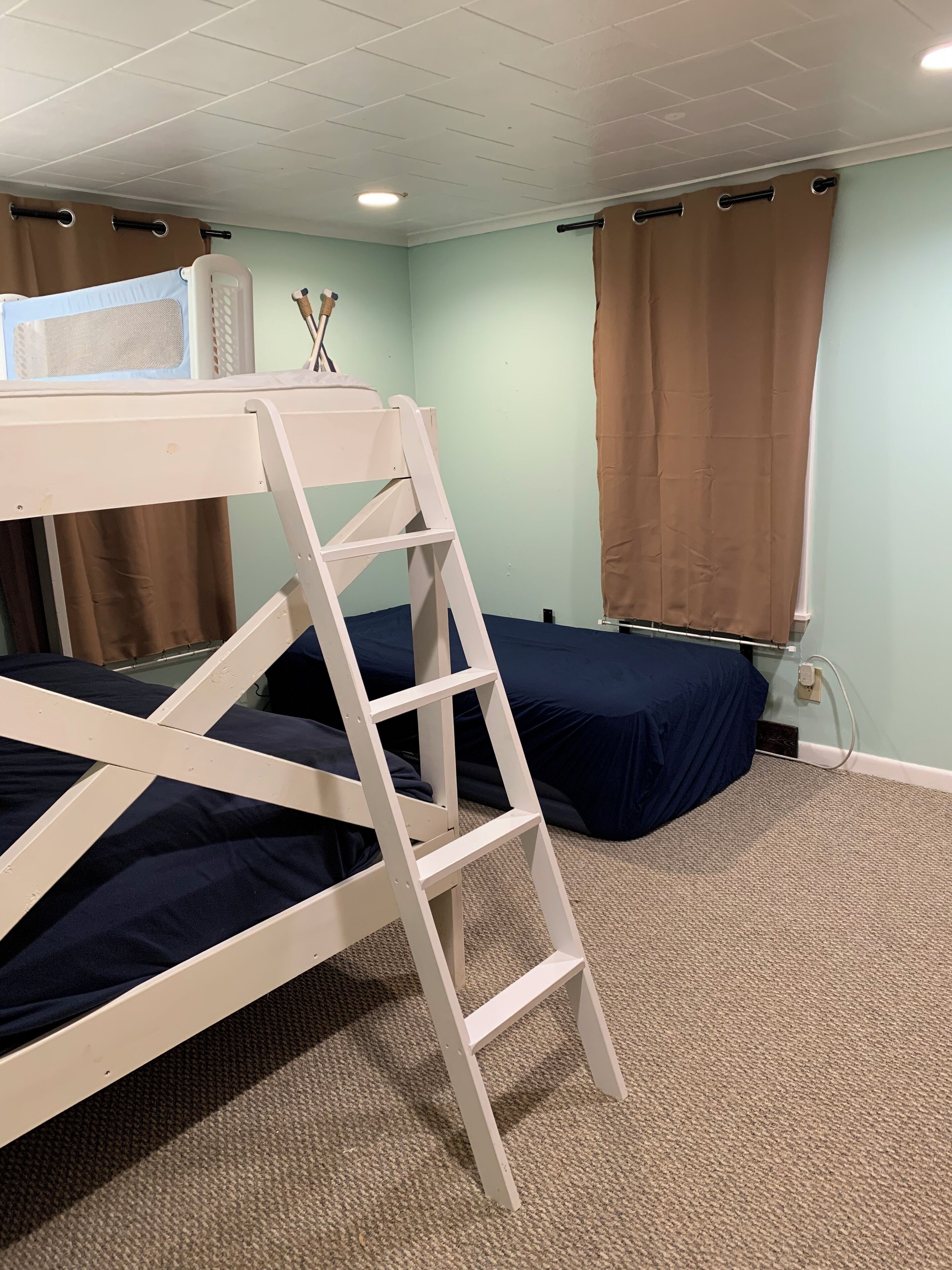 3 chambres, fer et planche à repasser, Wi-Fi, draps fournis