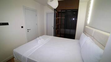 Bureau, espace de travail pour ordinateur portable, Wi-Fi gratuit