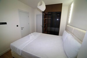 Basic Apartment | Desk, laptop workspace, free WiFi