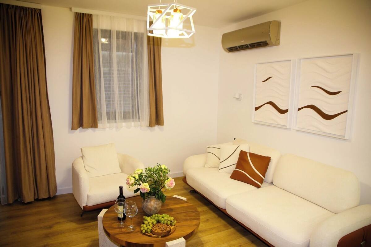 Desk, laptop workspace, free WiFi