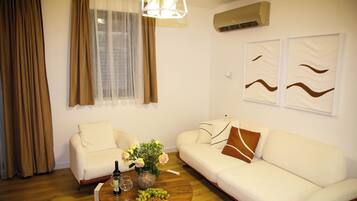 Desk, laptop workspace, free WiFi