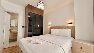 Classic Apartment | Desk, laptop workspace, free WiFi