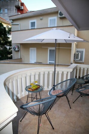 Basic Apartment | Desk, laptop workspace, free WiFi