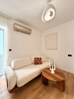 Deluxe Apartment | Living area - Lunamare Apartments (Budva)