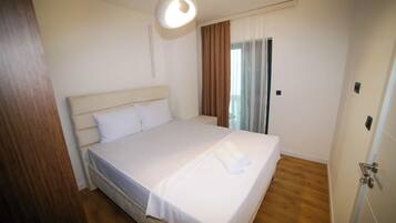 Departamento básico | Escritorio, espacio para trabajar con laptop y wifi gratis