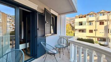 Basic Apartment | Terrace/patio