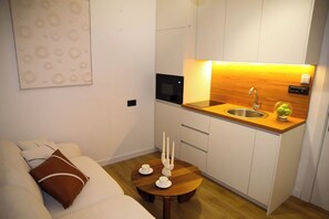 Full-sized fridge, stovetop, cookware/dishes/utensils