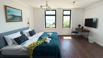 5 bedrooms, bed sheets