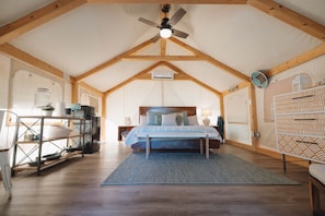 1 bedroom, bed sheets