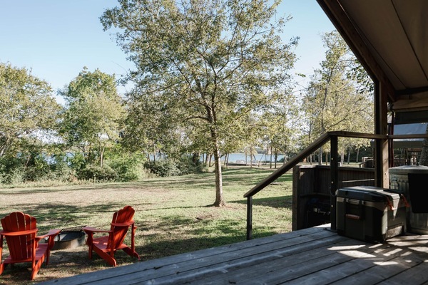 Lakefront Glamping In Texas