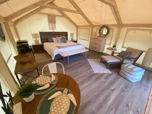 1 多间卧室、床单