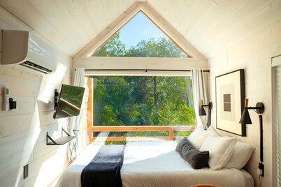Zen Den Cabin (Houston)