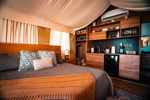 1 bedroom, bed sheets