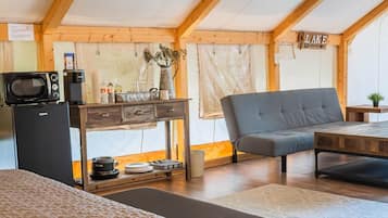 1 bedroom, bed sheets, wheelchair access