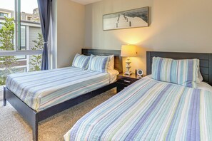 2 bedrooms, iron/ironing board, travel cot, Internet
