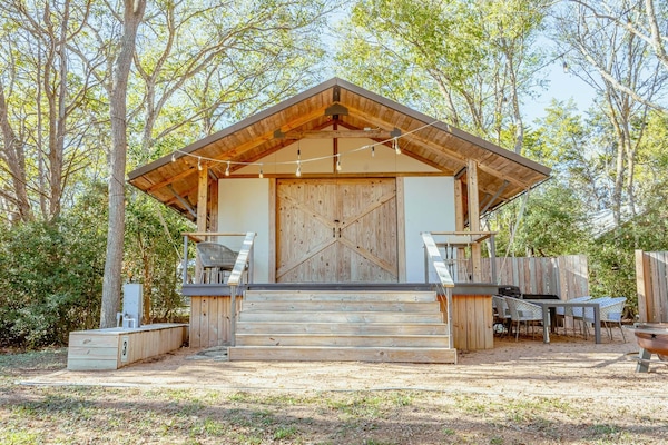 Glamping Cabin Lakefront