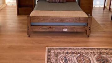 1 bedroom, bed sheets