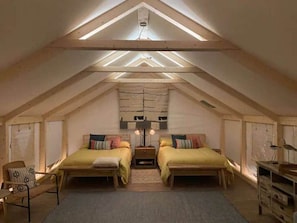 1 dormitorio y ropa de cama