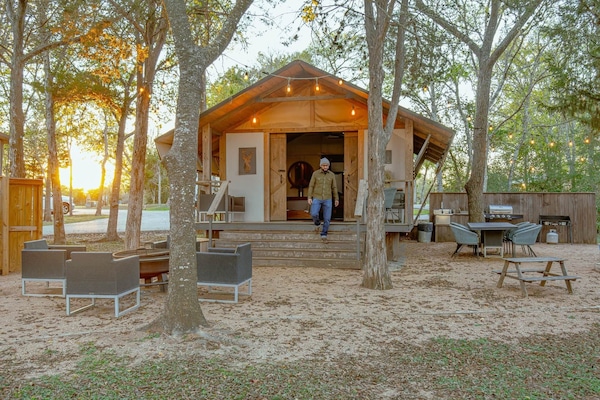 Lakefront Glamping Cabin Near Austin