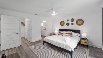 4 bedrooms, iron/ironing board, WiFi, bed sheets