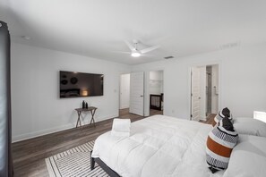 4 habitaciones, tabla de planchar con plancha, wifi y ropa de cama