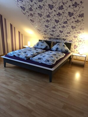 3 室のベッドルーム、WiFi、ベッドシーツ