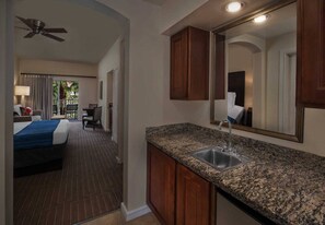 مكواة/لوح كي وواي فاي وملاءات أسرّة