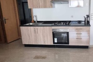 Private kitchen - Comfortable 2-bedroom apartment near streetcar, E2L (Casablanca)