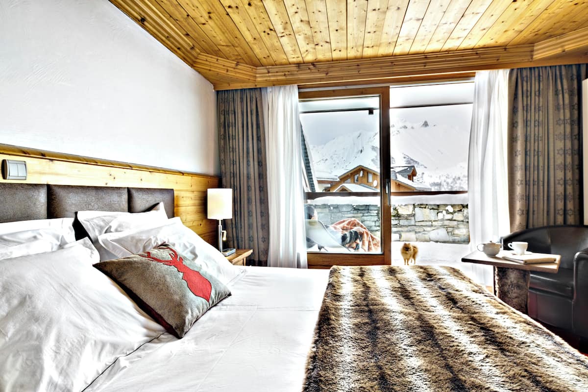 Comfort Room | In-room safe, blackout drapes, free WiFi