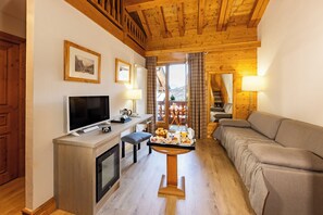 Familien-Suite, Bergblick | Zimmersafe, Verdunkelungsvorhänge, kostenloses WLAN