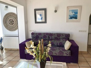 TV - MONTEMAR. Apartamento en Roses en primera línea de mar. (Roses)