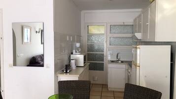 Fridge, microwave, oven, coffee/tea maker