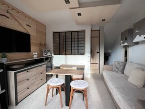 TV - Practical studio in Châtel with private covered parking (Châtel)