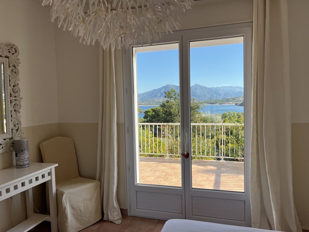 4 bedrooms, in-room safe, iron/ironing board, free WiFi