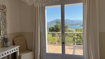 4 bedrooms, in-room safe, iron/ironing board, free WiFi