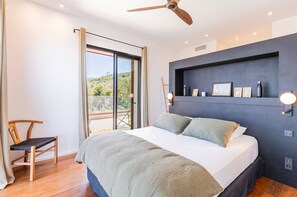 7 soverom, safe på rommet, wi-fi (inkludert) og sengetøy