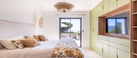 3 bedrooms, in-room safe, iron/ironing board, free WiFi