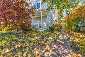 Exterior - Rock Landing-Charming 3-bedroom, 2.5 bath, central A/C and outdoor shower. (Mashpee)