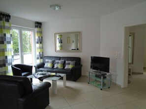 تلفزيون، مشغل دي في دي، ستيريو