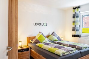 2 bedrooms, iron/ironing board, WiFi