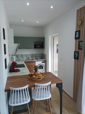 Micro-ondes, four, plaque de cuisson, lave-vaisselle